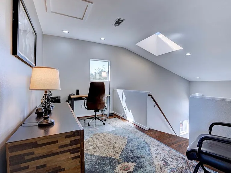 3050 Commerce St — Photo 18