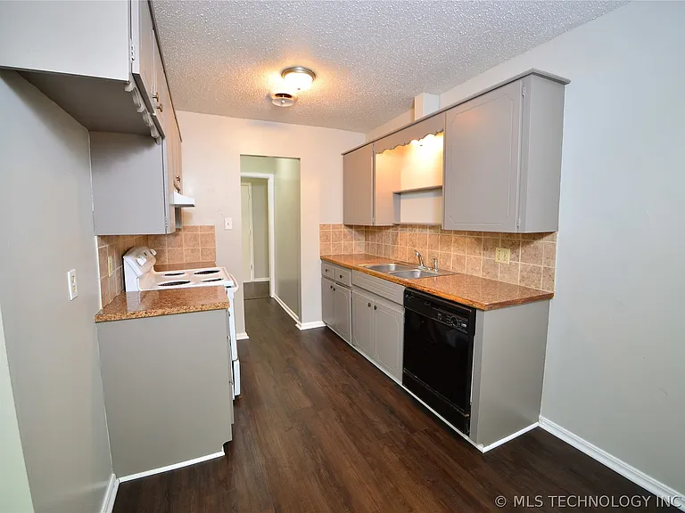 4713 S Fulton Pl — Photo 8