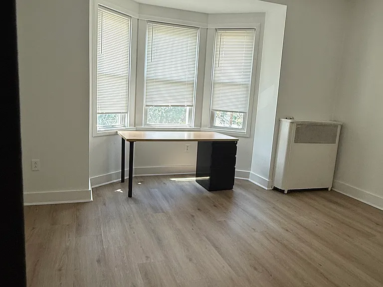 435 Montclair Ave — Photo 5