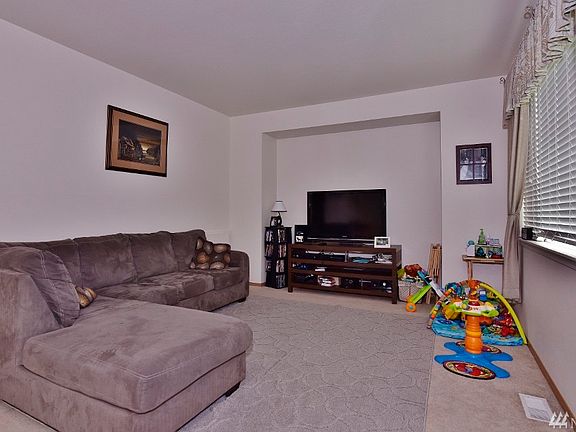 3rd image of 7033 Churchill Ln NE
