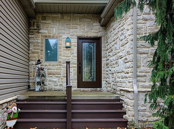 4th image of 545 Meadowdale Dr