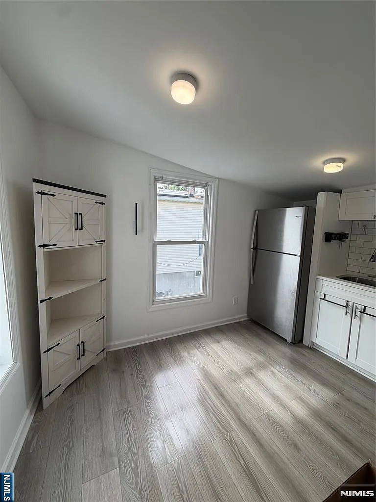 48 Entwistle Ave — Photo 3