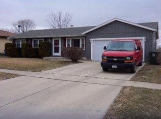 832 Sundown Rd, South Elgin, IL 60177