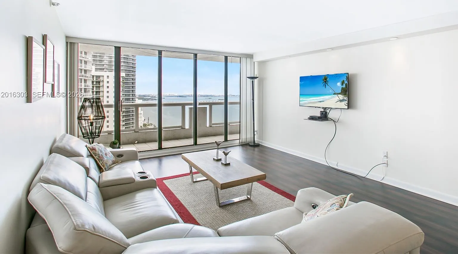 Venetia Condo — Photo 2