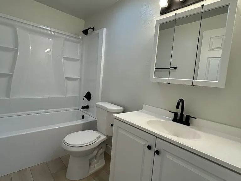 1801 W Parkway Blvd — Photo 10
