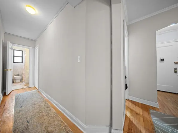 98-120 Queens Boulevard image 5 of 29