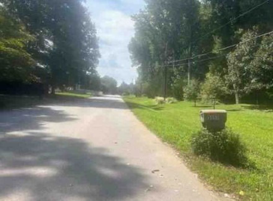 Exterior Neighborhood (street photo)