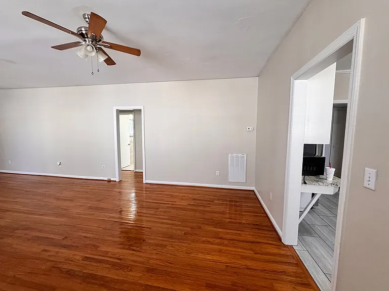 931 Ashley Ave — Photo 5