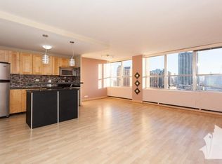 653 W Irving Park Rd #1215, Chicago, IL 60613