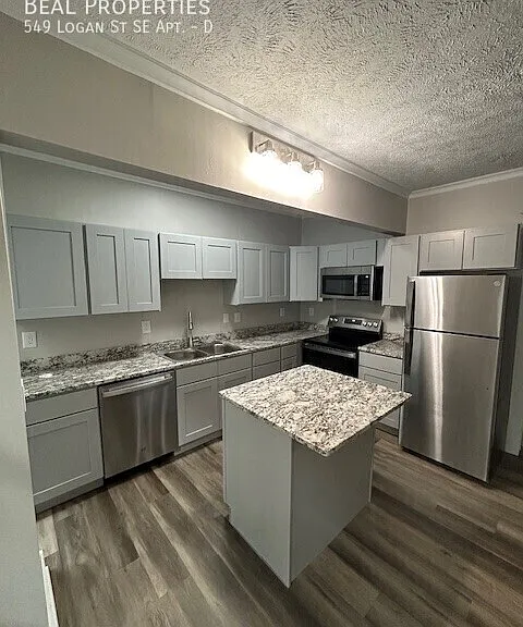 549 Logan St SE #D — Photo 4