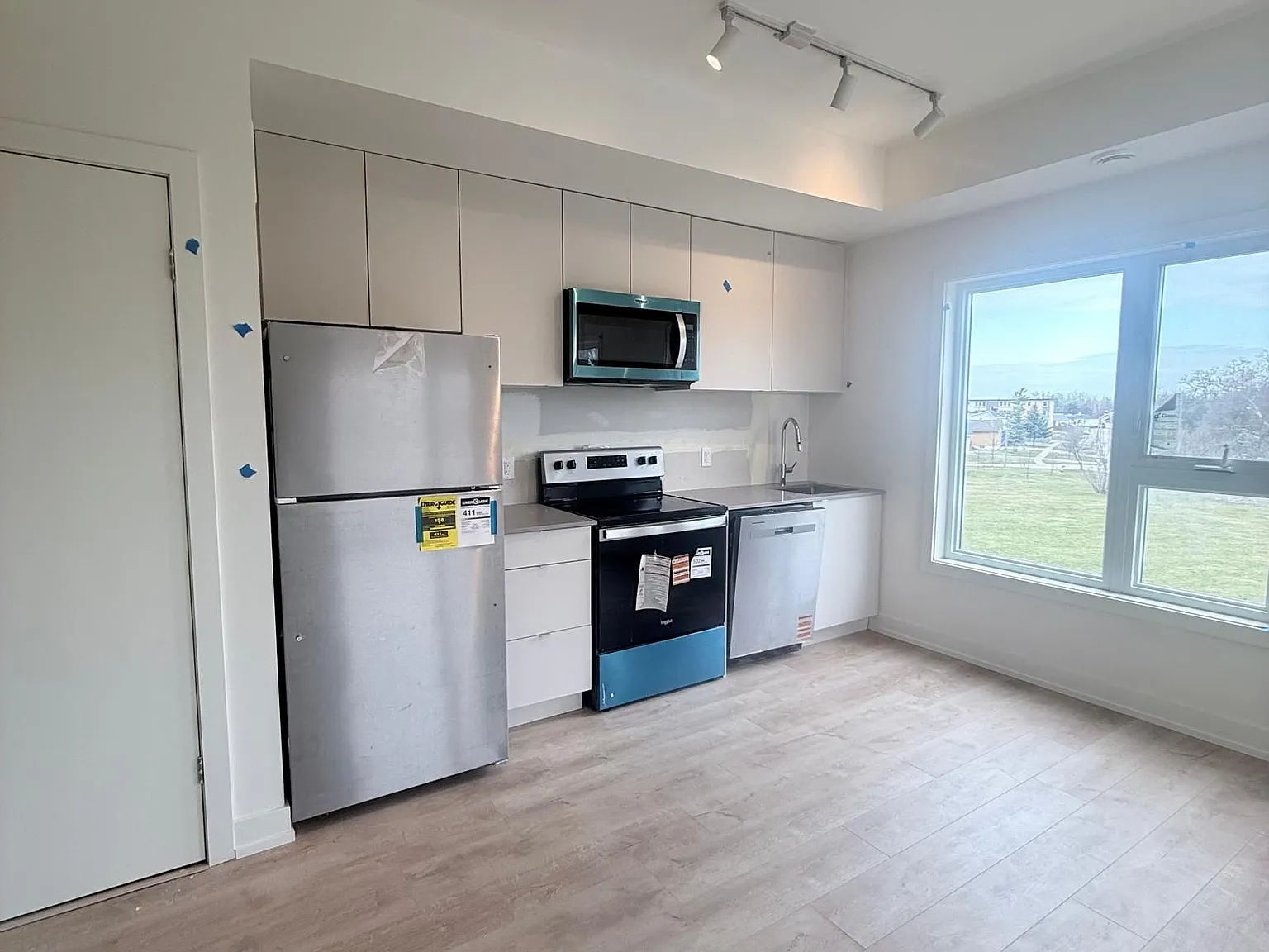 3 bed, $2,300 — Photo 3