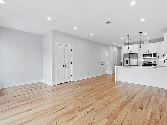 3rd image of 441 John St #2