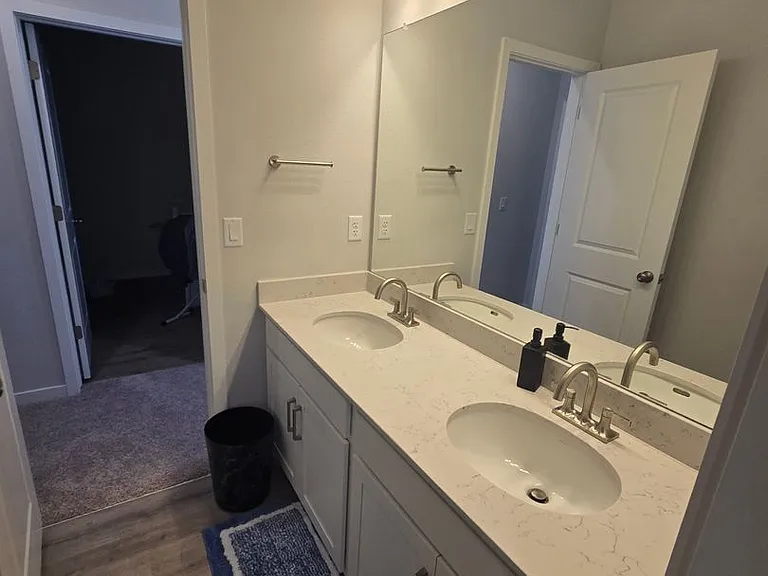 1431 Loraine Cir N — Photo 15