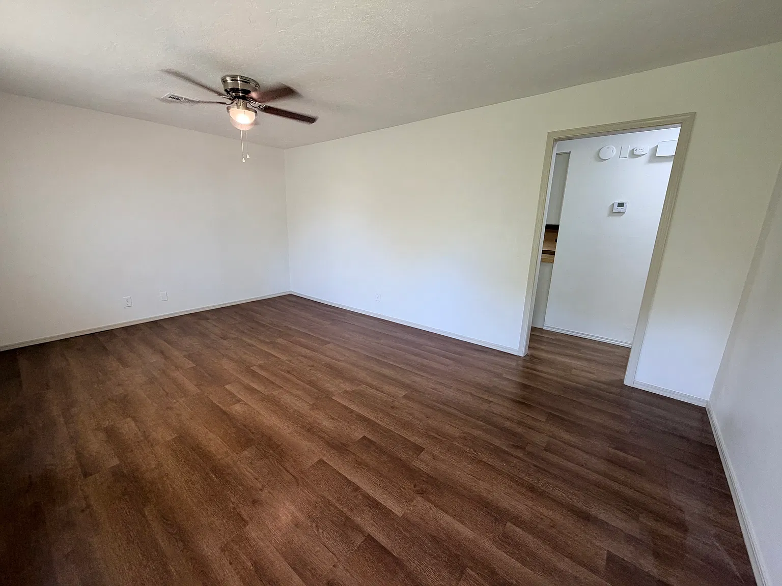 2313 E Oak Ave — Photo 2