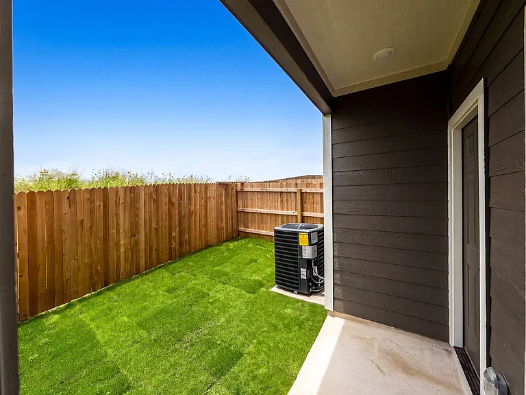 7215 Magnolia Vlg #101 — Photo 29