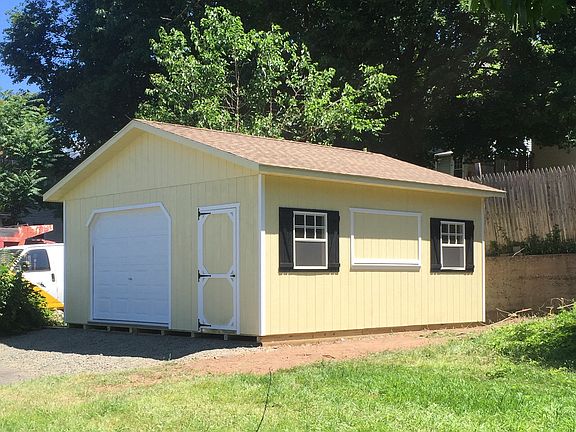 Garage w/electricity