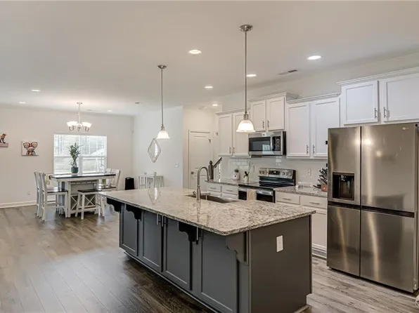 8663 Stone Valley Dr, Clemmons, NC 27012