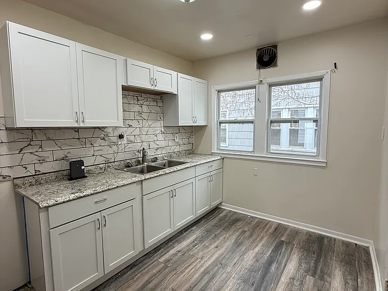 18462 Greenview Ave #1 — Photo 6