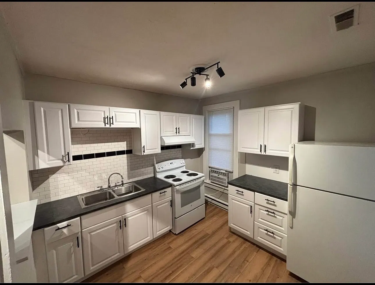 2 bed, $1,200 — Photo 4