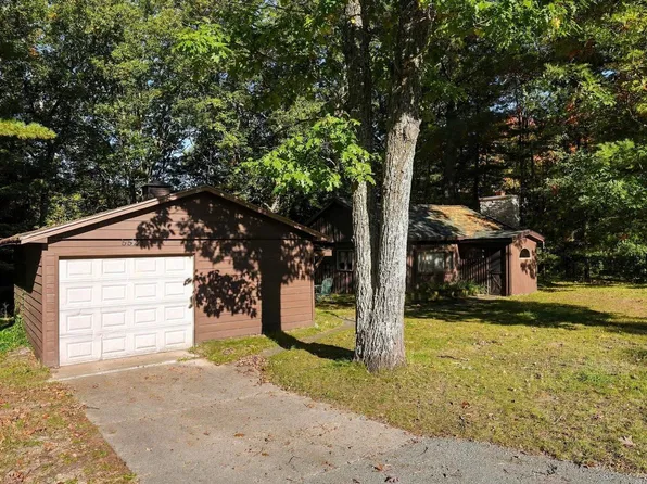 5522 Karlin Rd, Interlochen, MI 49643