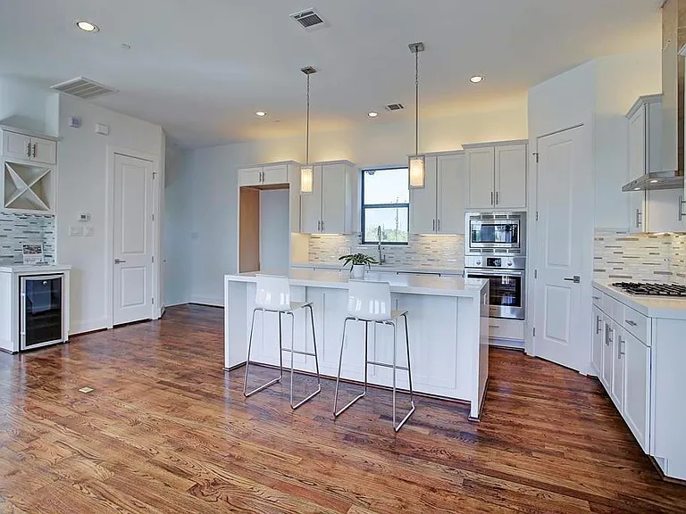 1120 Columbus St #D — Photo 4