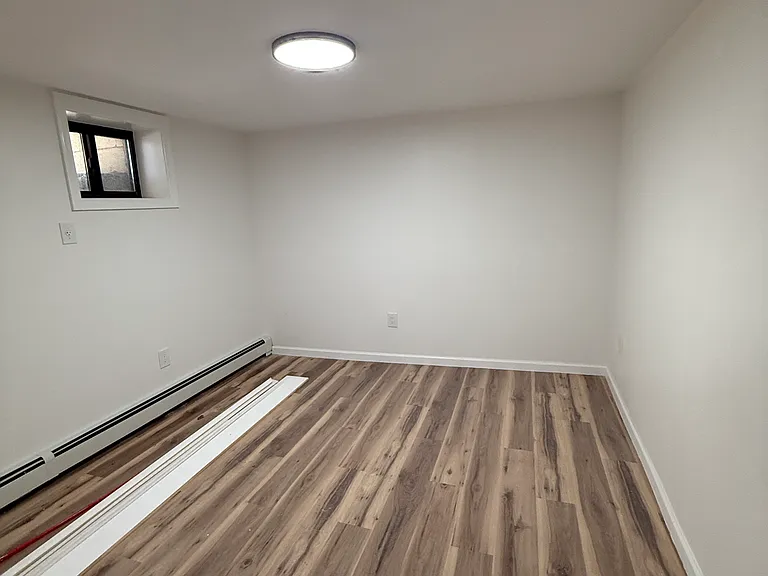 128 Campbell Ave #BASEMENT — Photo 12