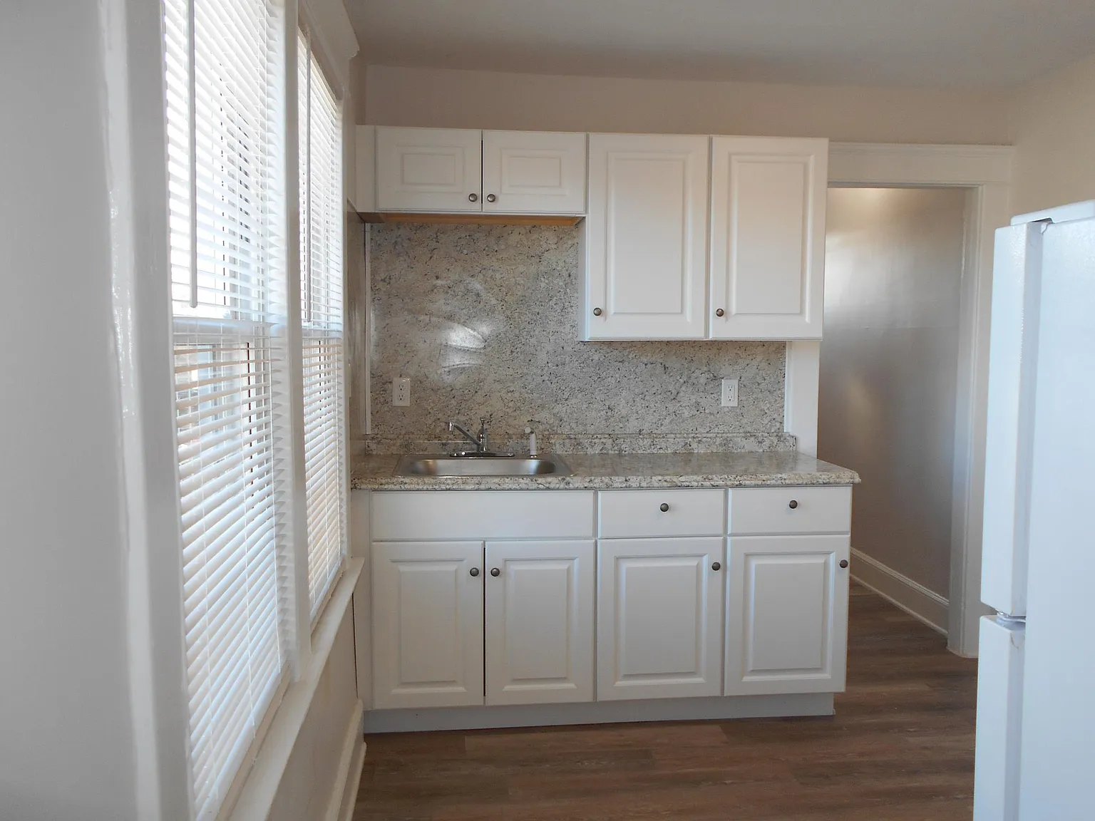2 bed, 883 sqft, $1,550 — Photo 3