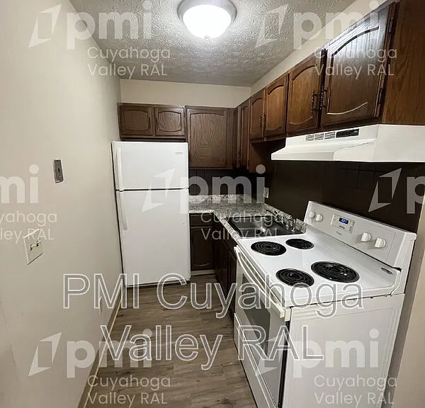 1588 Coventry St #7 — Photo 3