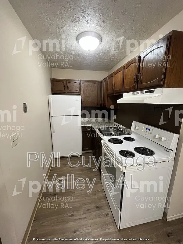 Building Photo - 1588 Coventry St #7