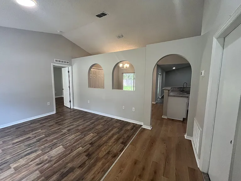 15 Postman Ln — Photo 3