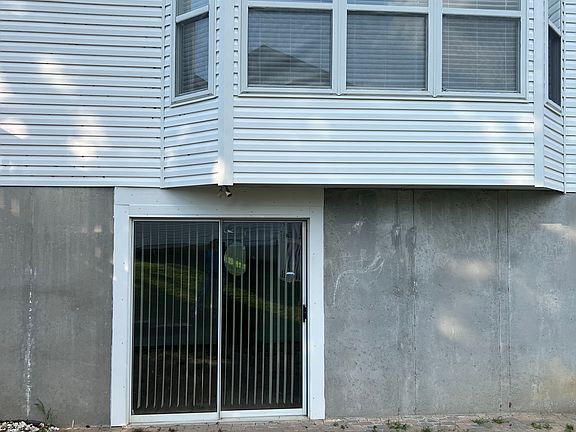 3rd image of 1862 Summitview Dr