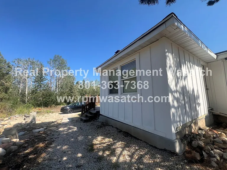 1388 Country Ln — Photo 2