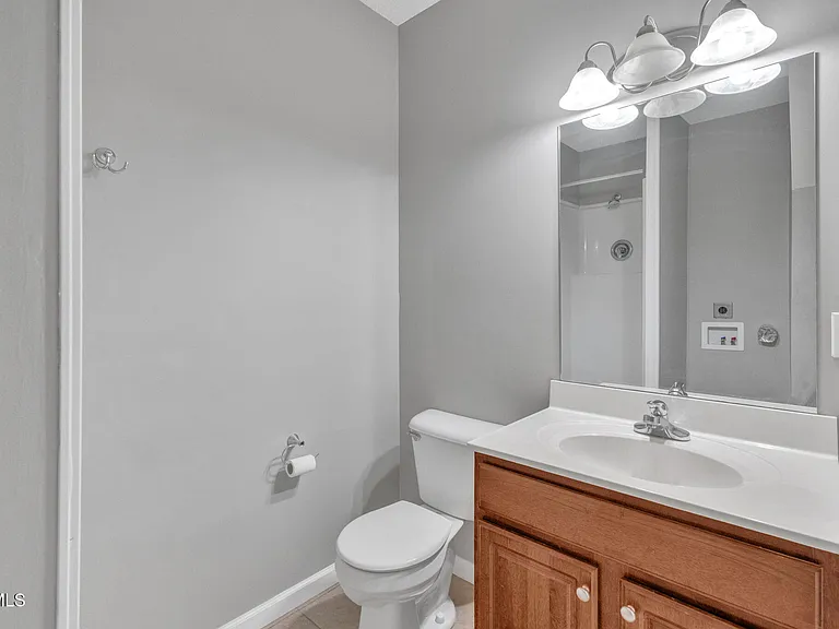 1125 Faye St — Photo 17
