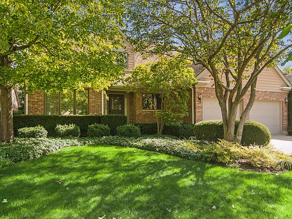 2nd image of 945 Villas Ct