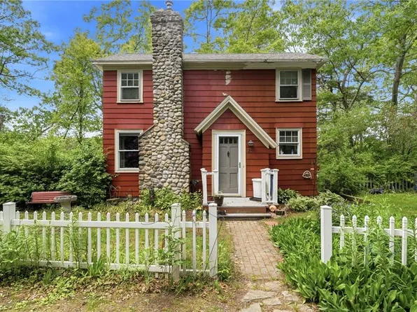 25 Pineland St, North Kingstown, RI 02852