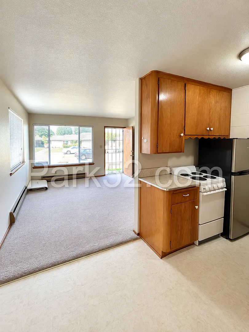 3402 S 54th St — Photo 3