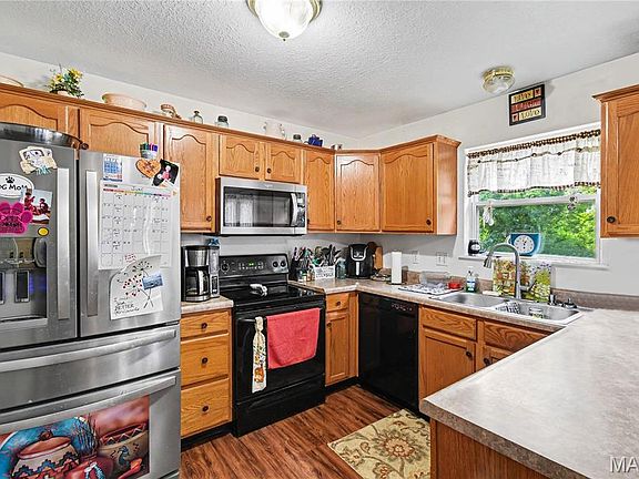4th image of 629 Locust St