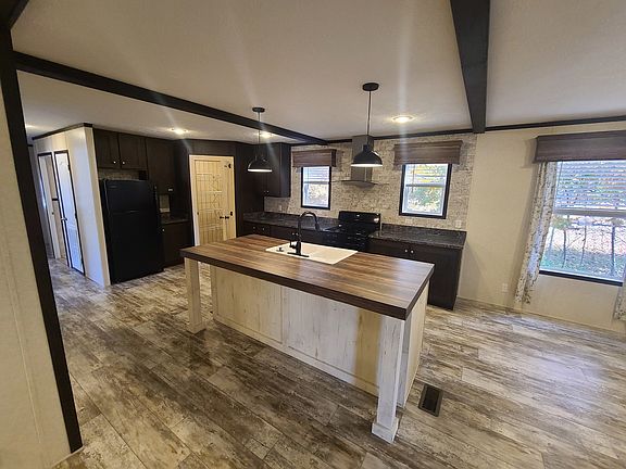 2nd image of 516 Courtland Ln #569