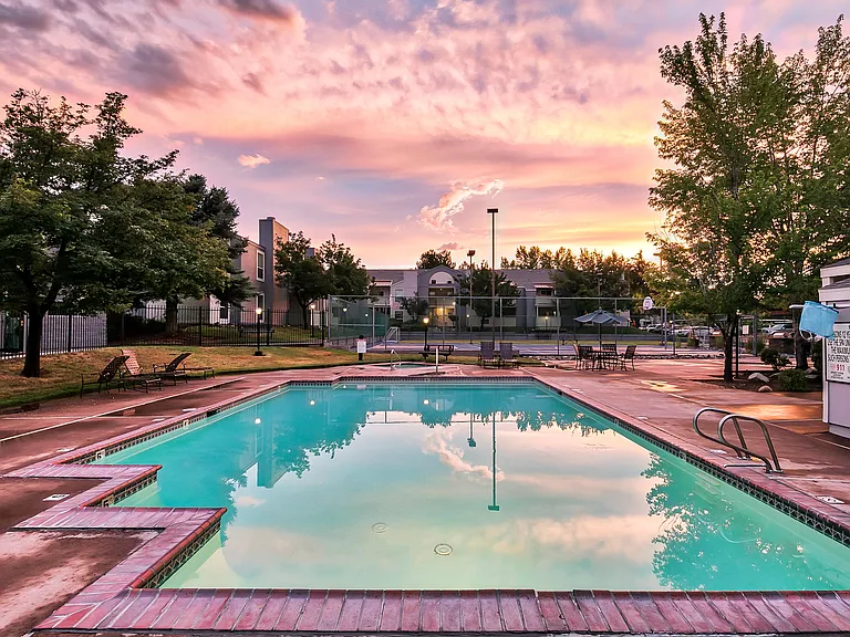 The Lodge at McCarran Ranch Apartment Homes — Photo 19