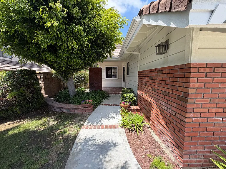 27861 Sheffield — Photo 2