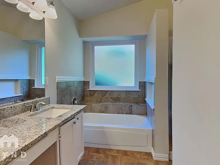 8704 Tigris Trl — Photo 12