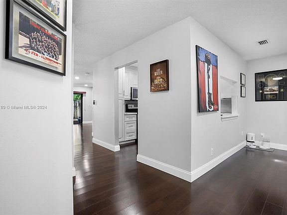 4th image of 808 SE 12th Ct APT 8