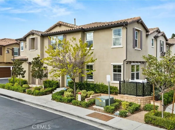 28687 Jardineras Dr, Santa Clarita, CA 91354