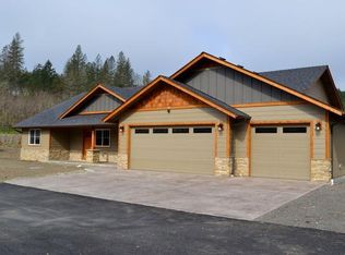 140 Rockinghorse Dr, Grants Pass, OR 97527