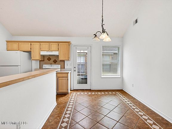 4th image of 19441 W Lake Village Dr