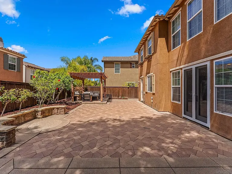 10449 Monterey Ridge Dr — Photo 23