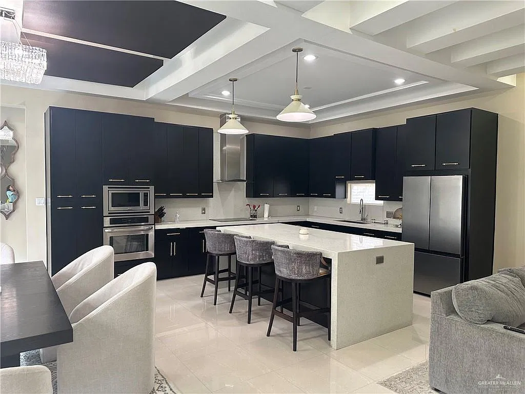 3 bed, 3.0 bath, 2195 sqft, $2,700 — Photo 3