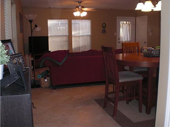 4th image of 7018 Woodridge Square Dr
