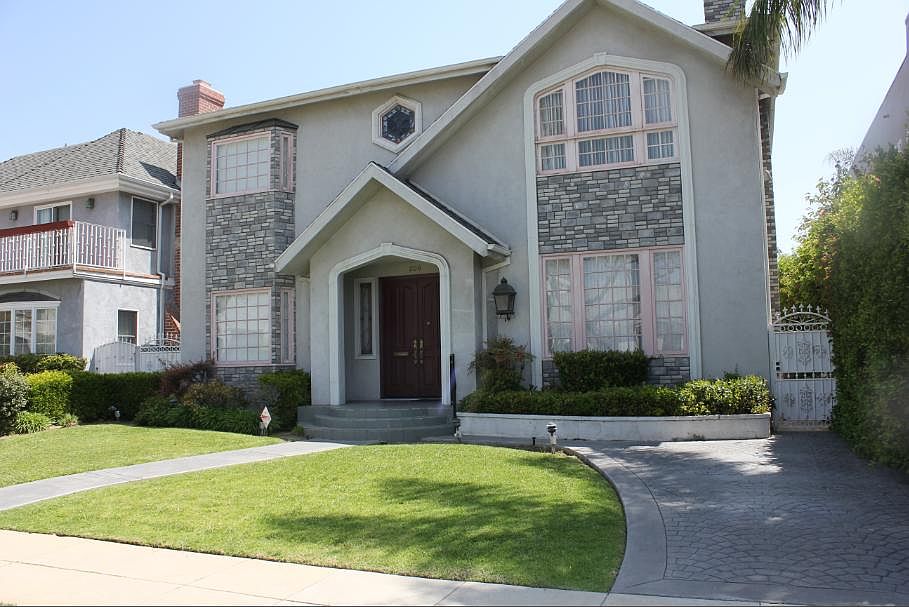 1st image of 209 N Palm Dr