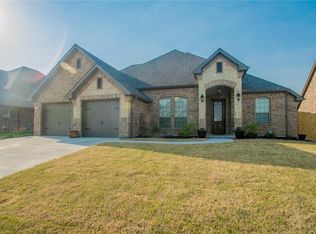 713 La Paloma Rd, Sanger, TX 76266